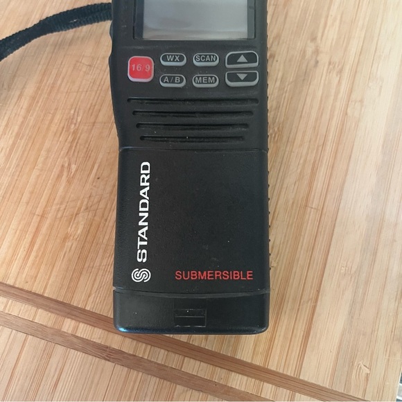 Standard Horizon HX350S Submersible 5W Marine Handheld Radio/Walkie-Talkie AS IS - Picture 2 of 8